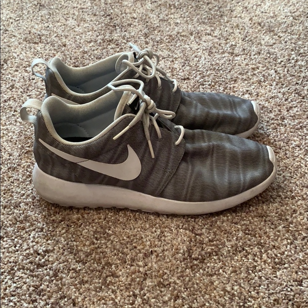 Nike Roshe tennis shoes